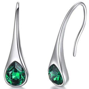 🌺 🌺 🌺 Green Zircon Earrings